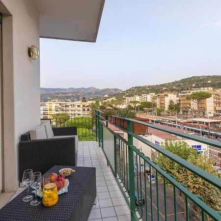 Sorrentovibes - Family Home With Terrace & Amazing View In Sorrento Center Exterior foto